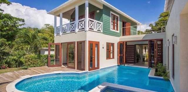 Hospitality Expert Little Waters Villa نيغريل المظهر الخارجي الصورة